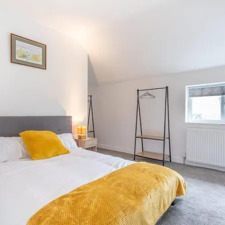 Lovely 2 Bed Close To Centre * Bradford (West Yorkshire)