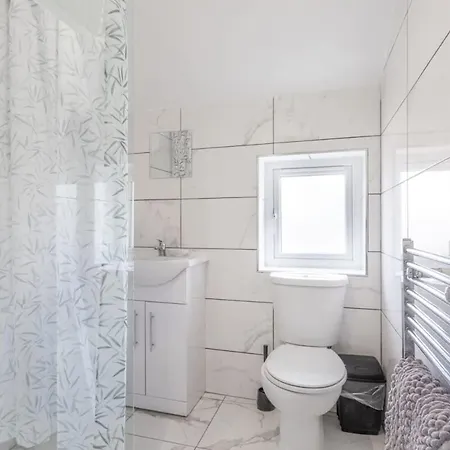 Lovely 2 Bed Close To Centre Apartment