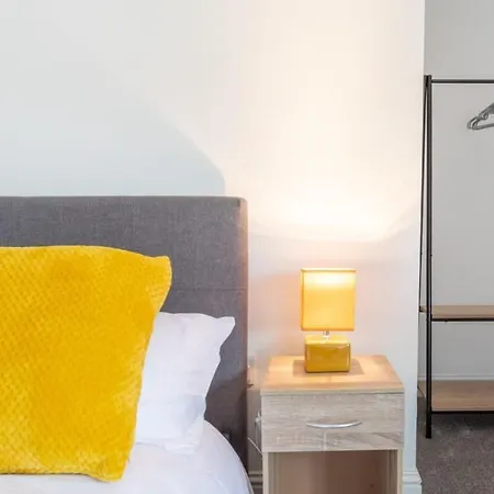 Lovely 2 Bed Close To Centre * Bradford (West Yorkshire)